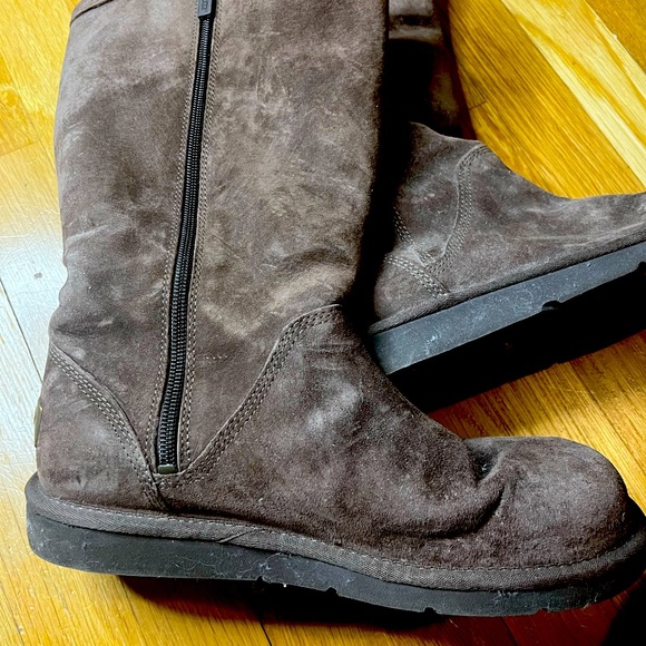 Ugg Boots - Picture 1 of 9